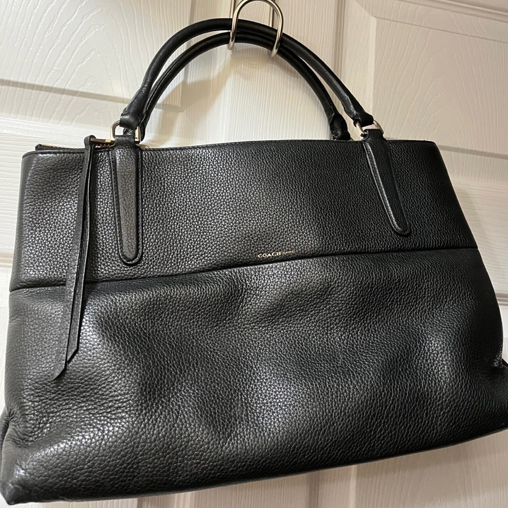 Coach purse 3 zippers